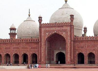 سلفی دختران پاکستانی مقابل مسجد پادشاهی ، شکوه و زیبایی معماری دوره گورکانی را در مسجد پادشاهی ببینید