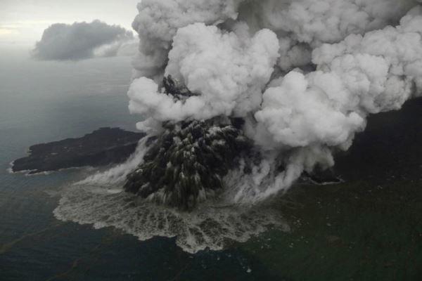 آتشفشان 150 میلیون مترمربع از جزیره را بلعید!
