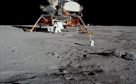 فضانوردان شرایط زندگی در کره ماه را فراهم می نمایند