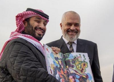 نخست وزیر آلبانی یک کتاب هنری به بن سلمان هدیه داد