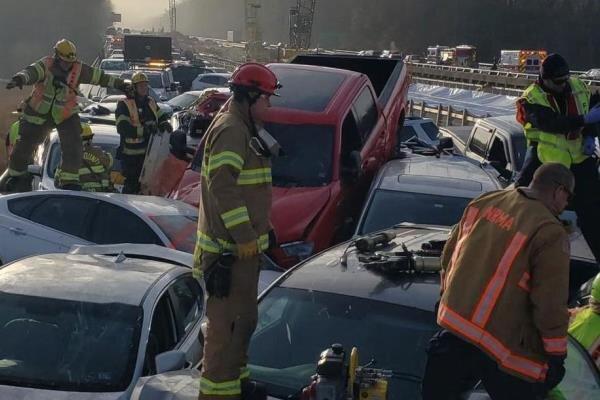 برخورد 69 دستگاه خودرو در ویرجینیا آمریکا ، دهها تن زخمی شدند