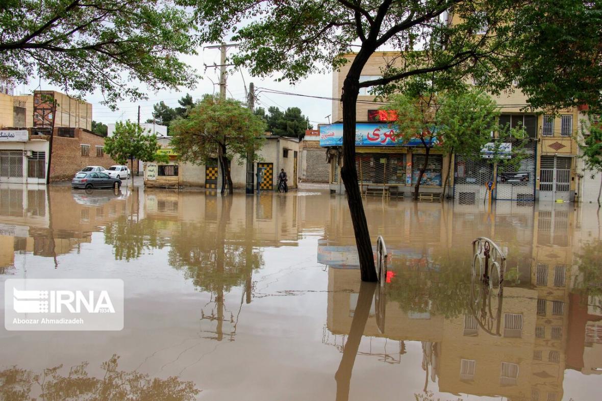 خبرنگاران شهرداری سیلاب احتمالی در کرمان را کنترل می نماید