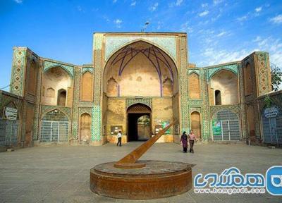 مسجدی با سبک های معماری چند دوره تاریخی که در قزوین قرار گرفته است