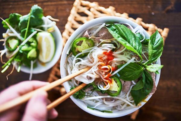 تور ارزان ویتنام: طرز تهیه سوپ نودل فو؛ غذای ملی کشور ویتنام