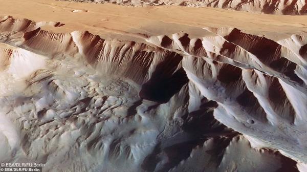 تور اروپا: عکس های خیره کننده آژانس فضایی اروپا از دره ای روی مریخ که 20 برابر پهن تر و پنج برابر عمیق تر از گرند کانیون است