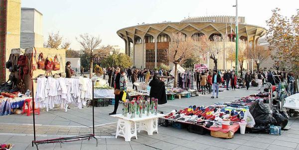 نابسامانی محوطه تئاترشهر در روزهای برگزاری جشنواره تئاتر، بساطی که همچنان پهن است