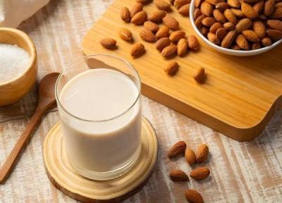 11 نکته در طرز تهیه شیر بادام به 4 روش
